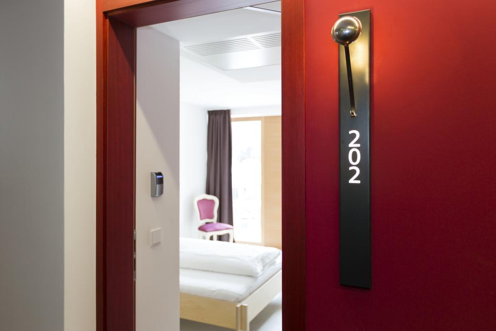 Kleinkunsthotel Naturns Rum bild